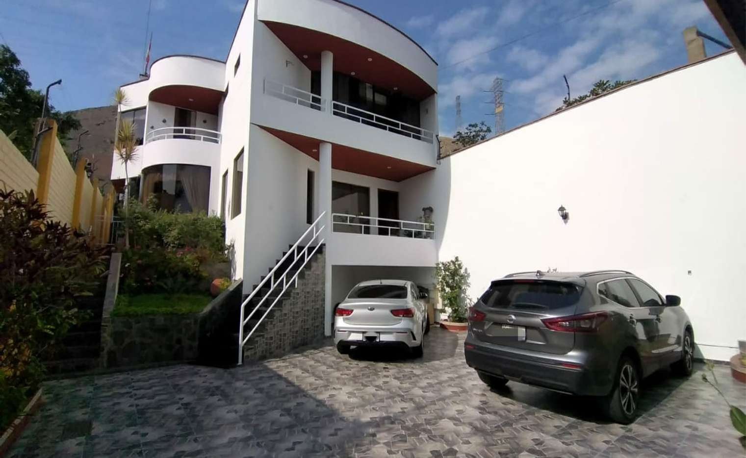 Casa de 476 m2 – Los Olivos – Lima